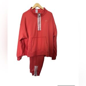 Plus size women’s Nike 2pc warm up. Coral and white 1/4 zip front top. 3xl